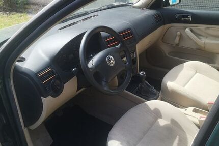 VW Golf 176.000 km 888 &euro; Am Mellensee 15838