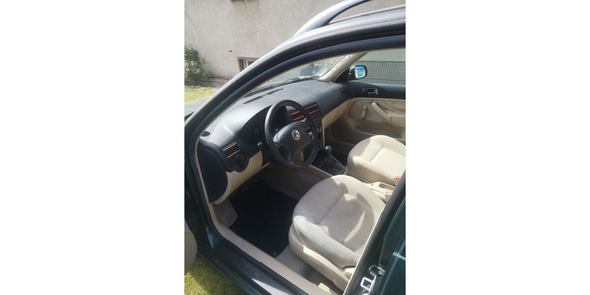 VW Golf 176.000 km 888 &euro; Am Mellensee 15838