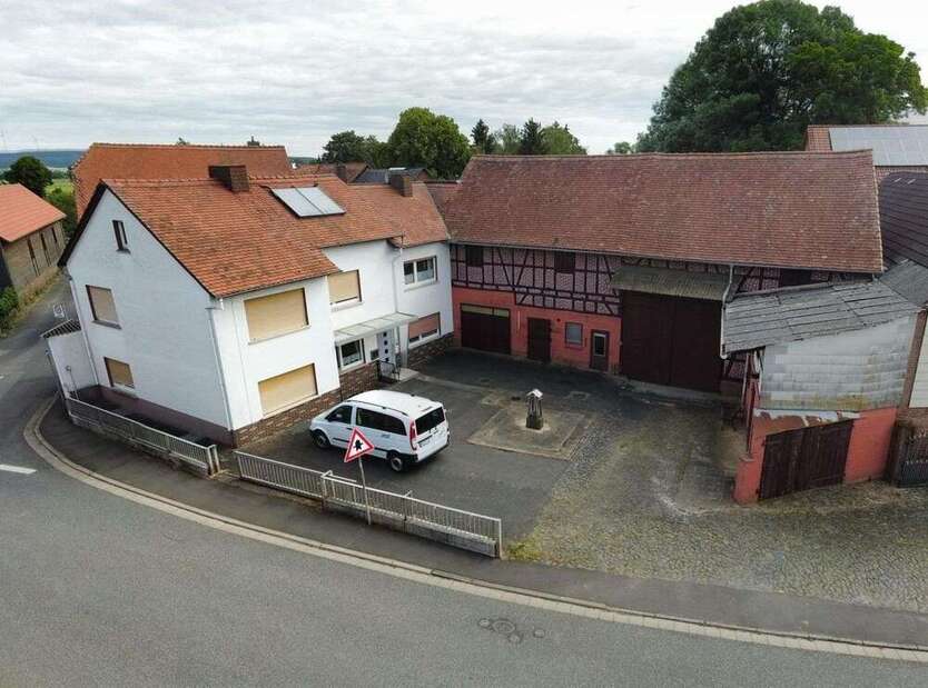 Haus zum Kaufen in Kirchhain 249.000 € 179 m²