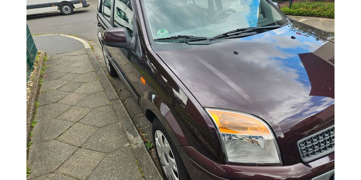 Ford Fusion 110.000 km 2.599 &euro; düsseldorf 40231