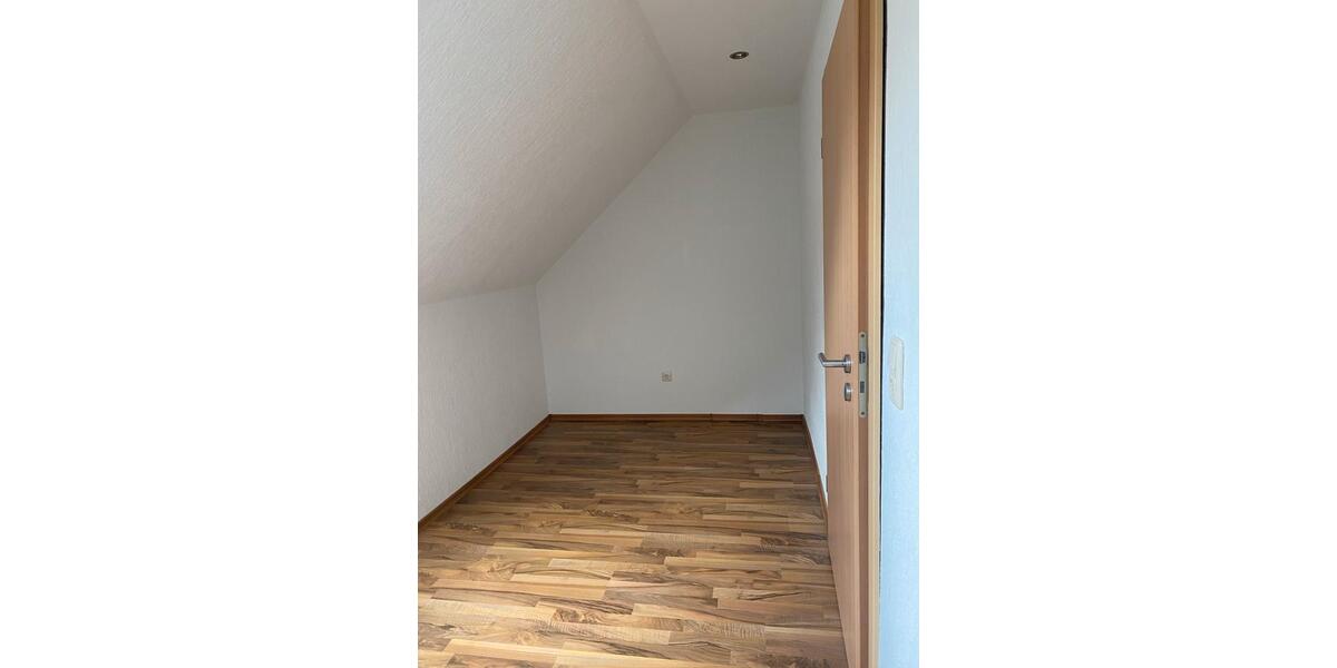 Dachgeschoßwohnung Falkenstein/Vogtland Vogtland - 3 Zimmer, 93 m&sup2;, 510&euro; | Angebot:26351415