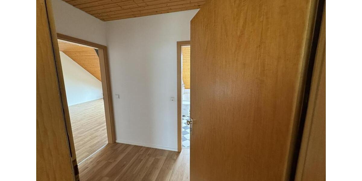 Dachgeschoßwohnung Taunusstein - 1 Zimmer, 38 m&sup2;, 600&euro; | Angebot:26034949