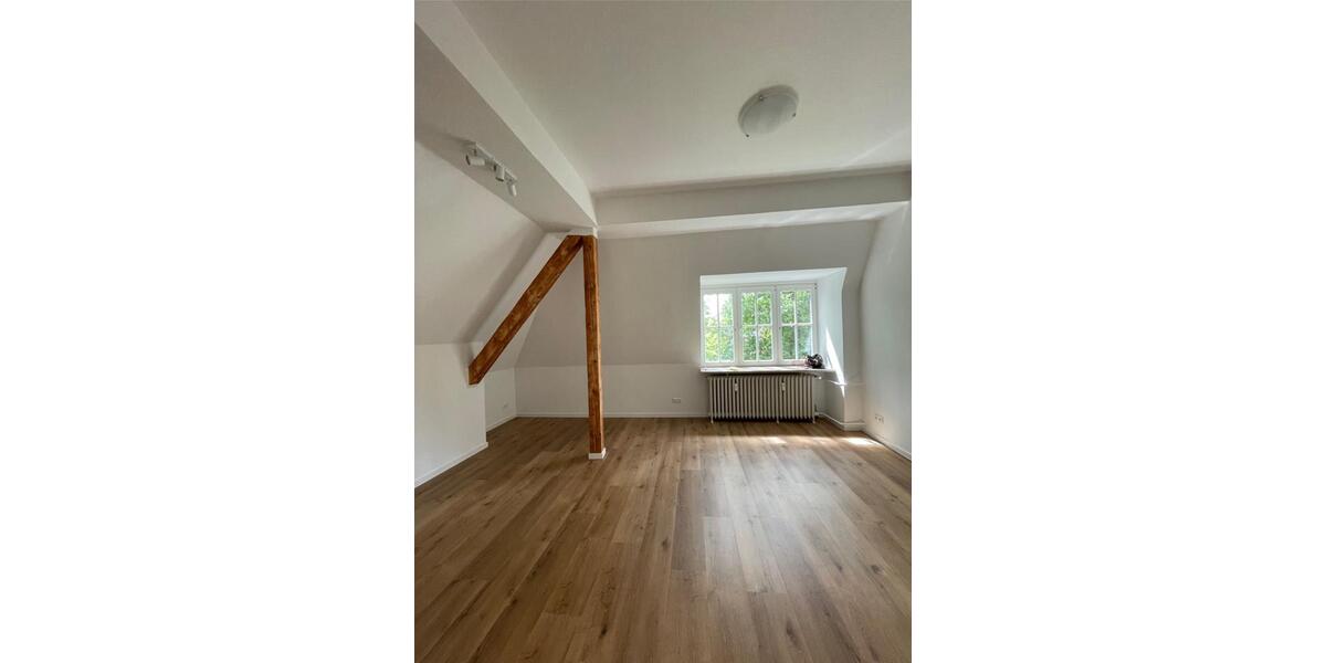Dachgeschoßwohnung Neumünster - 2 Zimmer, 39 m&sup2;, 365&euro; | Angebot:25305453
