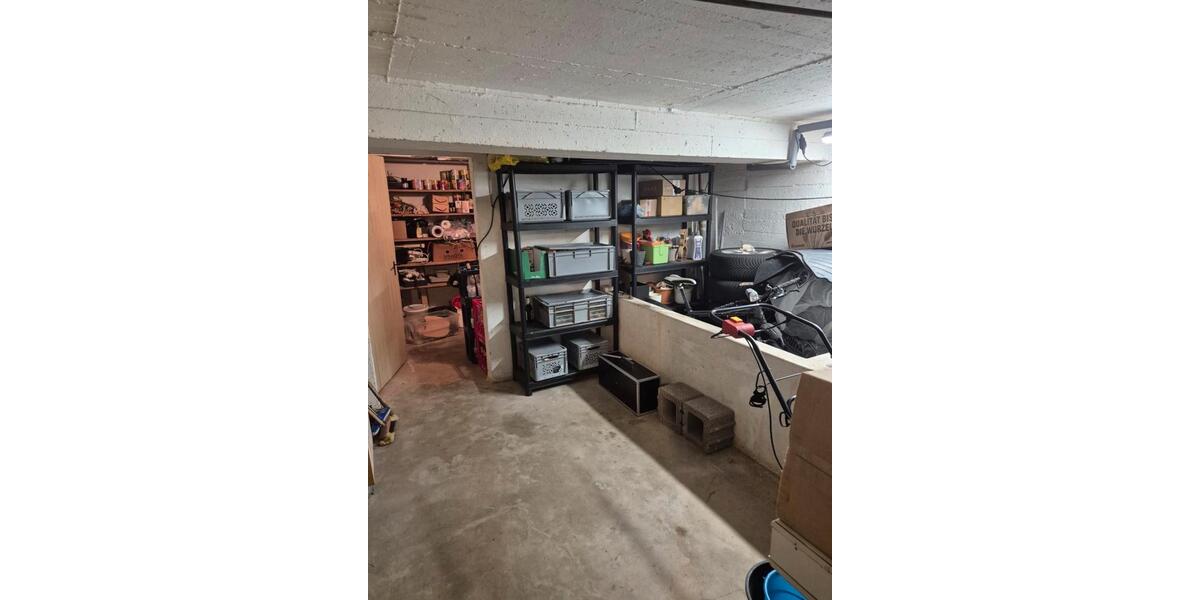 Vermietung: Gepflegte DHH mit drei eigenständigen Wohneinheiten. 7 zimmer