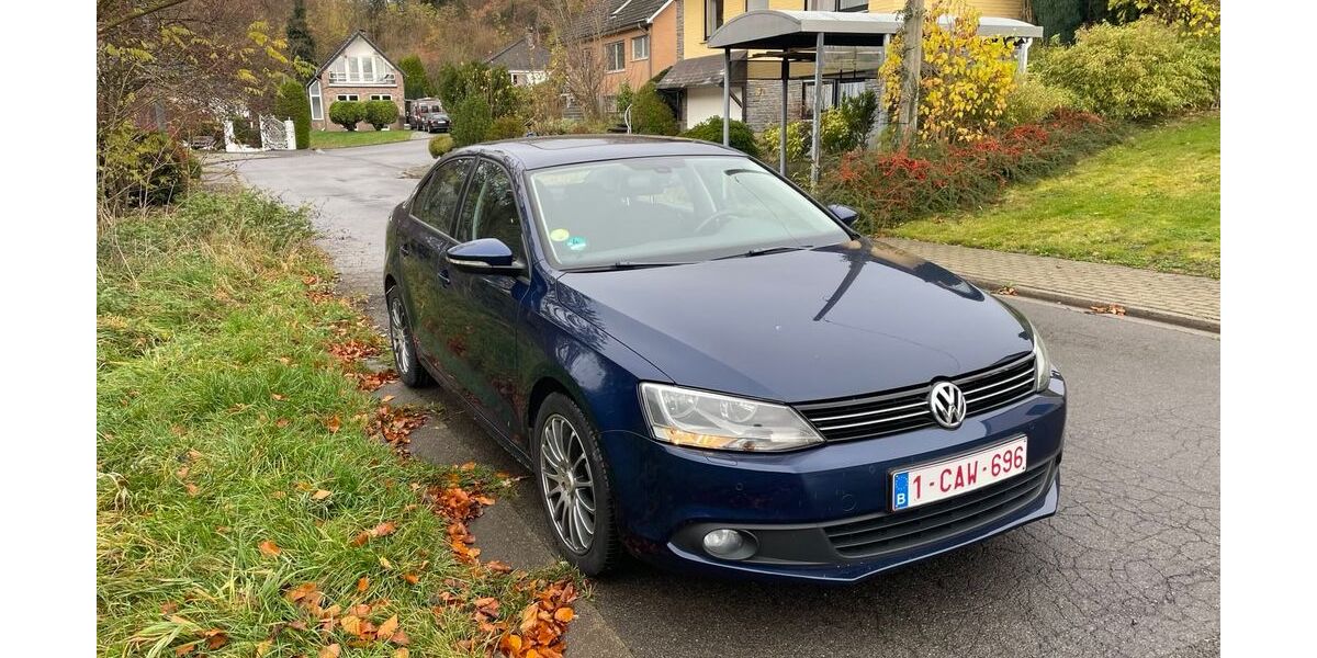 VW Jetta 84.500 km 8.900 &euro; Aachen 52074