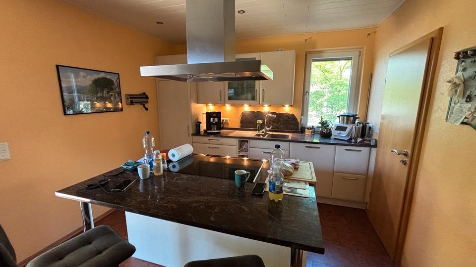 Einfamilienhaus mit Einliegerwohnung, Carport, PV, Wärmepumpe 6 zimmer