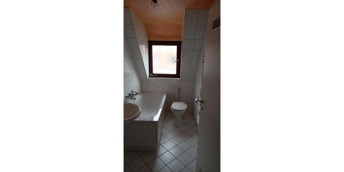 Dachgeschoßwohnung Neustadt bei Coburg - 2 Zimmer, 35 m&sup2;, 200&euro; | Angebot:24474415