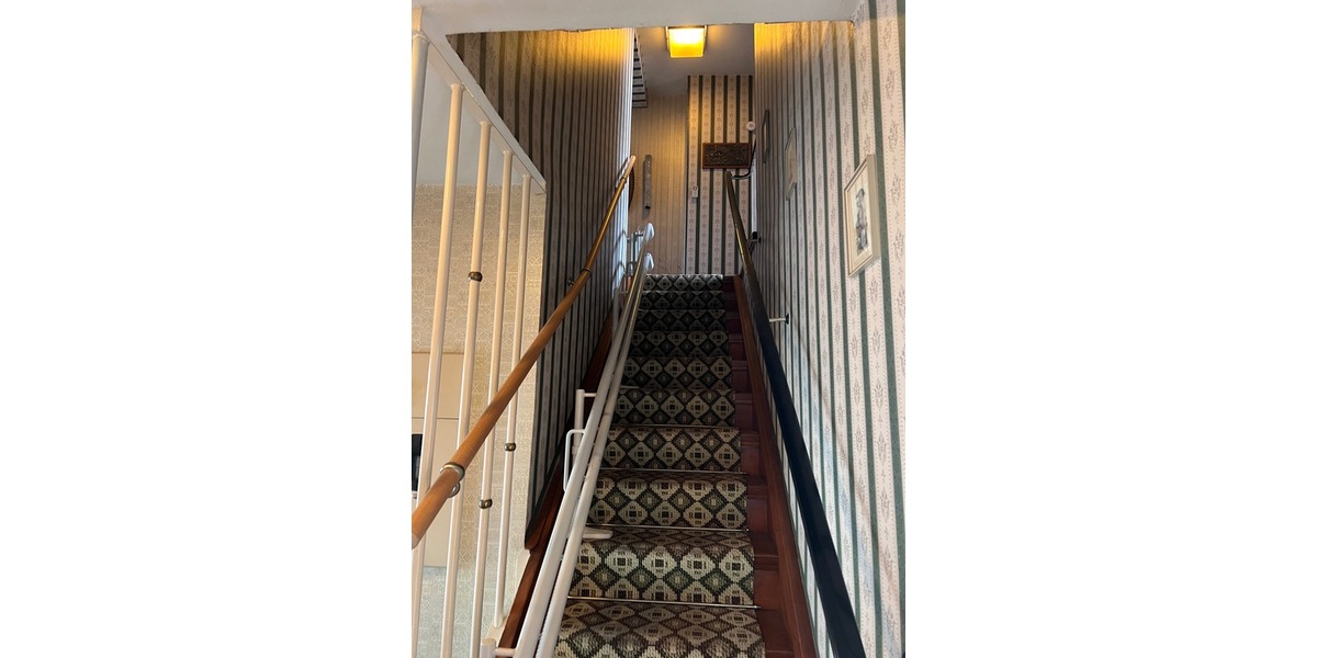 DUS, 4Zi. RMH, 110m² Wfl., 215m² Grd., Terr., Garten, Keller, Grg. 4 zimmer