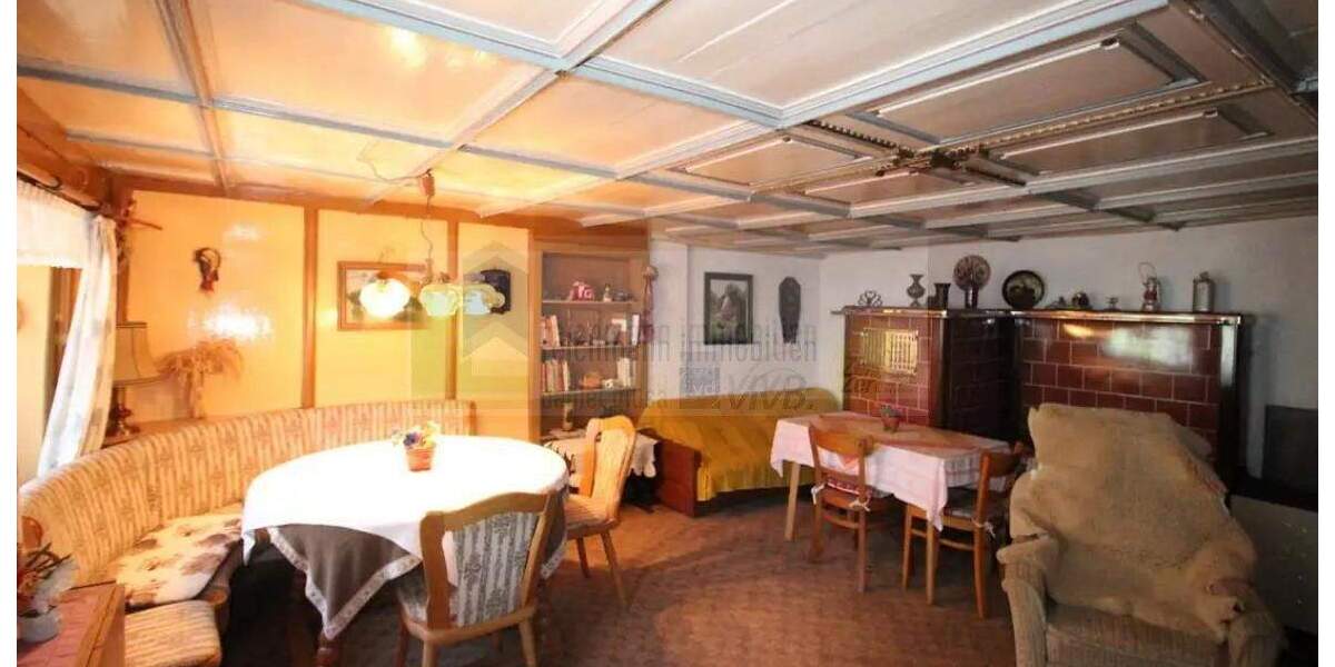 Historischer Doppelbauernhof in traumhafter Alleinlage mit weitem Fernblick und außergewöhnlichem Entwicklungspotenzial ! 8 zimmer