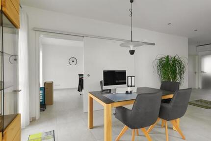 Haus Bad Krozingen - 4 Zimmer, 125 m&sup2;, 1.880&euro; | Angebot:24810677