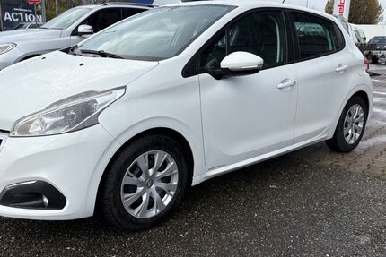 Peugeot 208 217.500 km 4.999 &euro; Fellbach - Stuttgart 70736