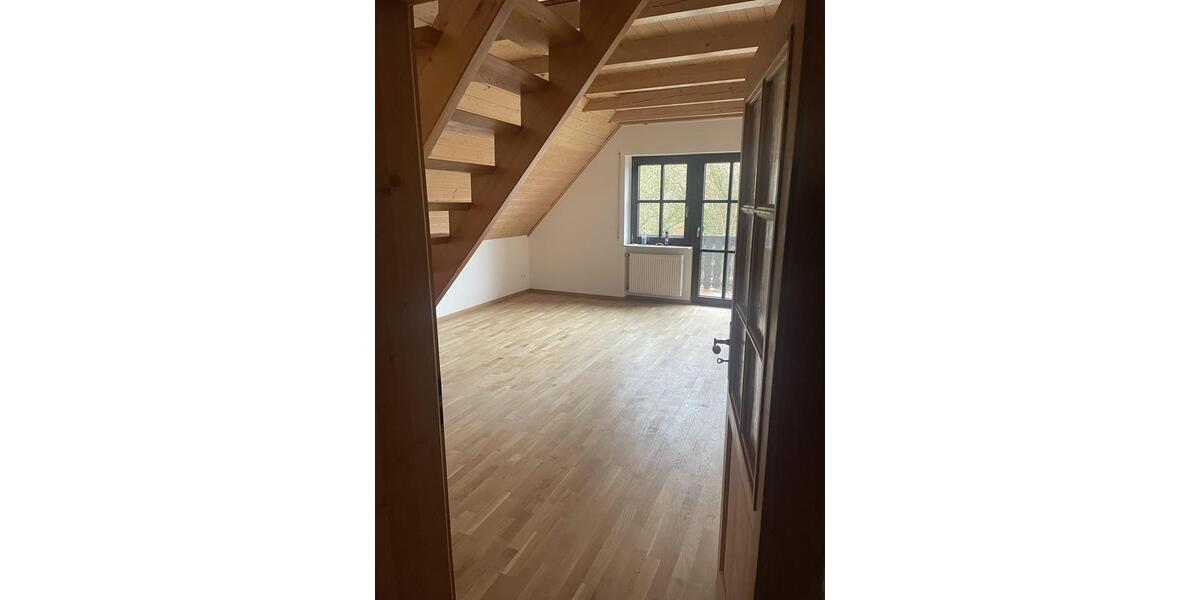 Dachgeschoßwohnung Freising Am Vogelherd - 3.5 Zimmer, 115 m&sup2;, 1.400&euro; | Angebot:25047933