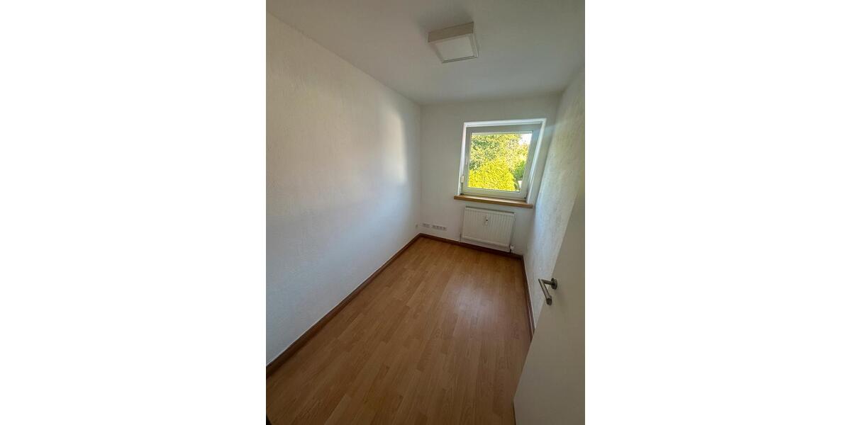 3 Zimmer 74,8qm Wohnung 1Stock ab 01.04 frei 3 zimmer