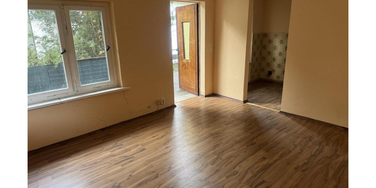 Sehr helle 2 Raum-Whg. mit Ausblick über die Stadt und Garage und *Bungalow auf dem Grundstück - Dachgeschoßwohnung Gera Ostviertel | Angebot:26334867