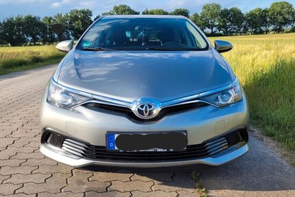 Toyota Auris 89.000 km 9.990 &euro; Oberkrämer 16727