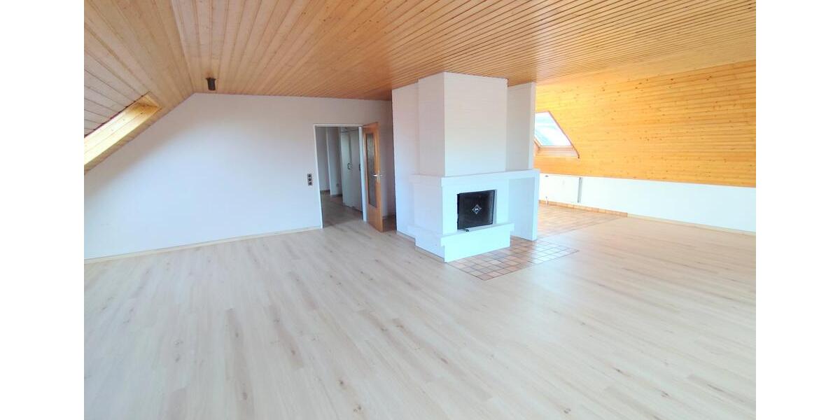 Dachgeschoßwohnung Oerlinghausen - 3 Zimmer, 108 m&sup2;, 800&euro; | Angebot:24454347