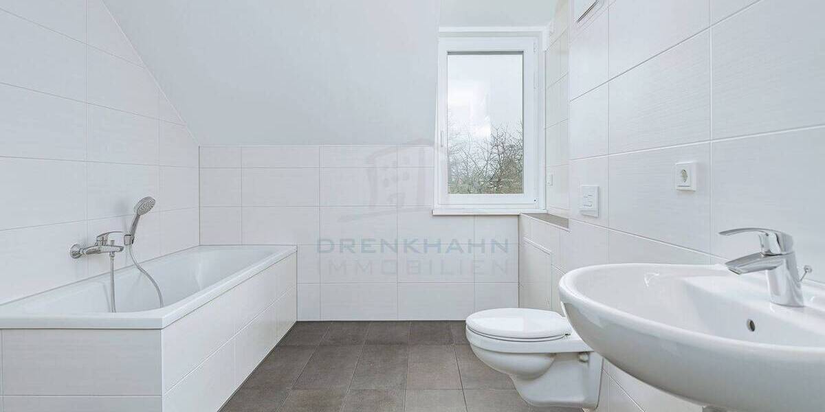 Moderne Doppelhaushälfte mit gehobener Ausstattung in Sanitz, mit Stellplatz - 15 km nach Rostock 4 zimmer