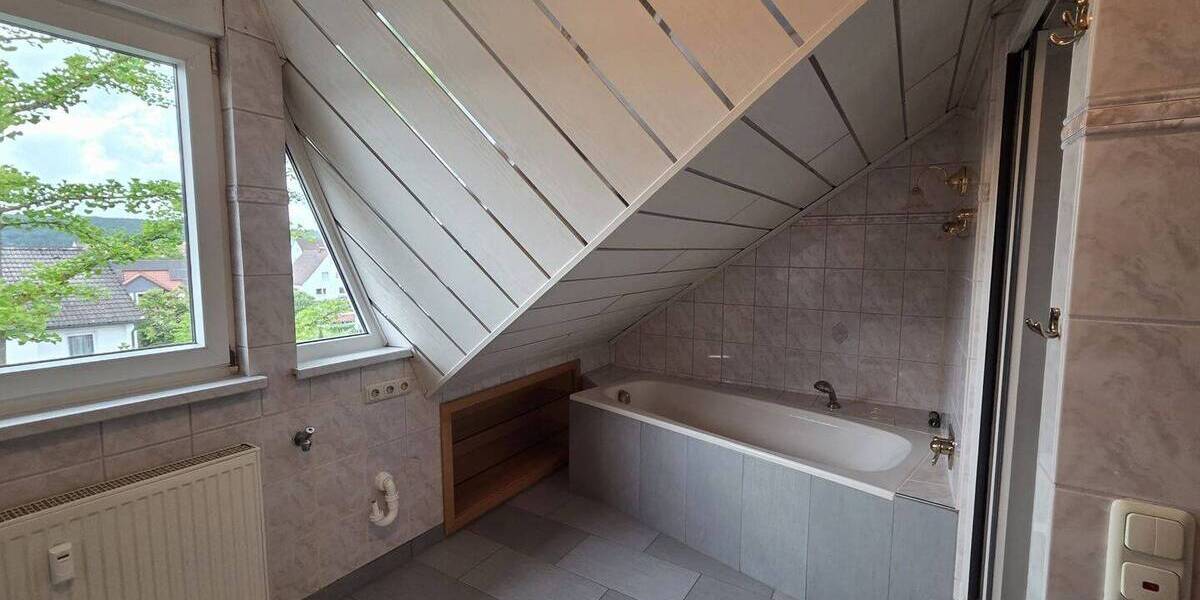 Etagenwohnung Petersberg - 3 Zimmer, 75 m&sup2;, 760&euro; | Angebot:26796420