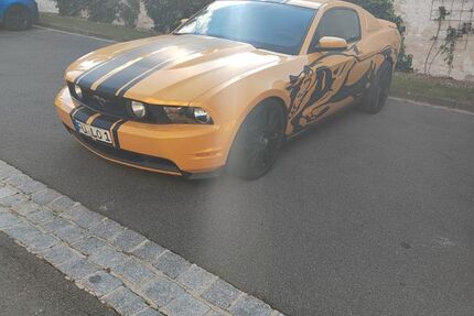 Ford Mustang 47.000 km 25.500 &euro; Oberviechtach 92526