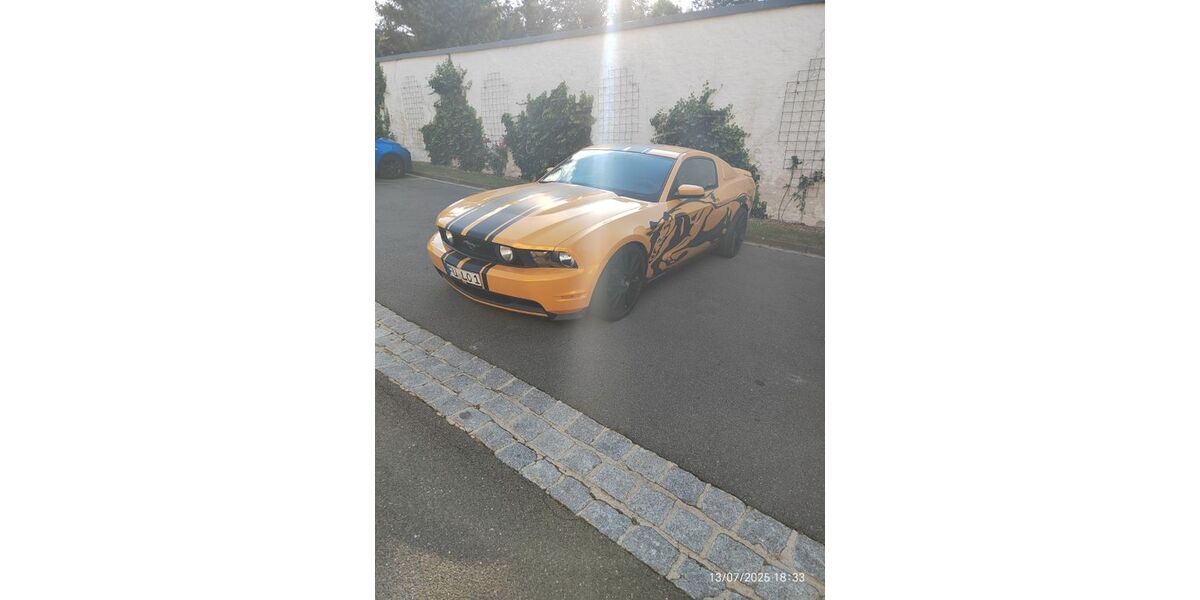 Ford Mustang 47.000 km 25.500 &euro; Oberviechtach 92526