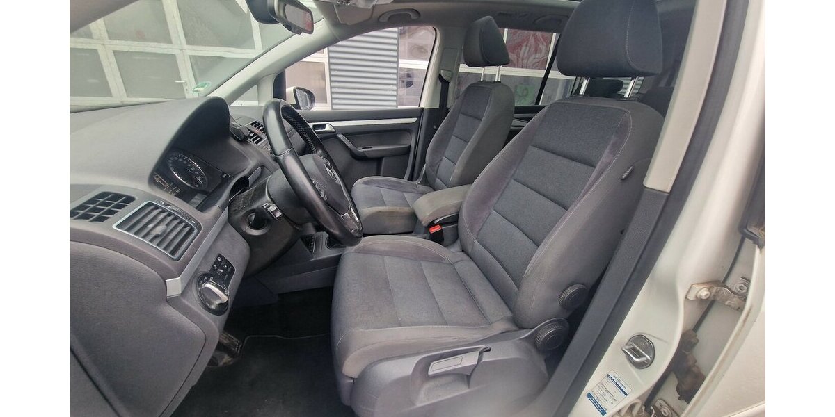 VW Touran Style BMT 7 Sitzer Klimaautomatik NAVI 269.000 km 6.799 &euro; Landau 76829