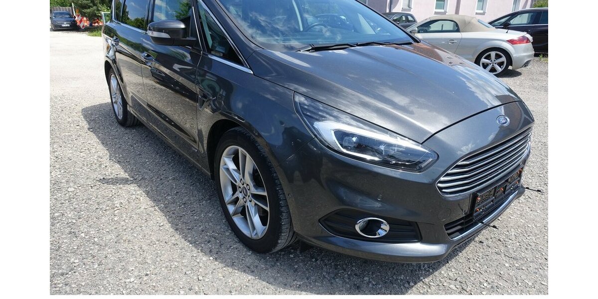Ford S-Max Titanium AWD Pano AHK 7 Sitze Kamera 8x Alu 156.400 km 15.950 &euro; Neumarkt/OPf 92318