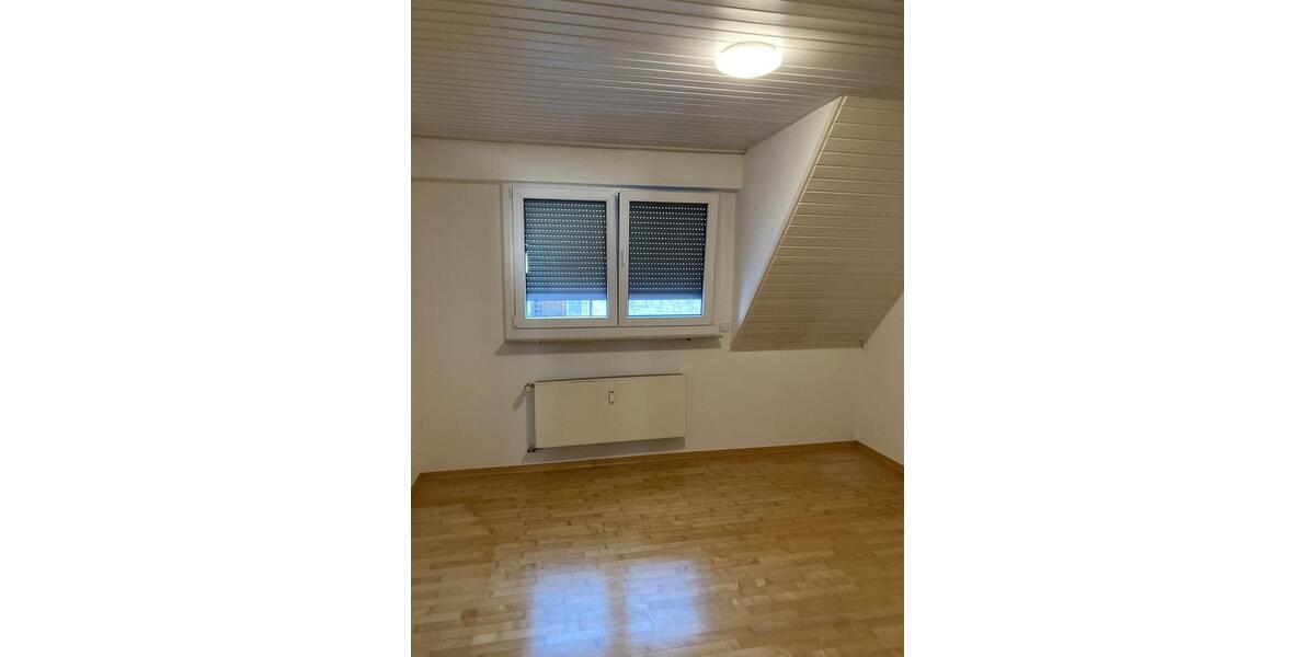 Dachgeschoßwohnung Kenn - 4 Zimmer, 109 m&sup2;, 1.050&euro; | Angebot:25355837