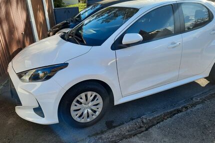Toyota Yaris 24.000 km 11.490 &euro; Straßlach-Dingharting 82064