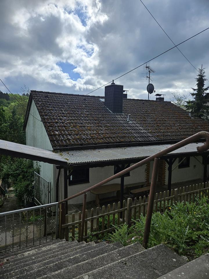 Wochenendhaus in idyllischer Waldlage