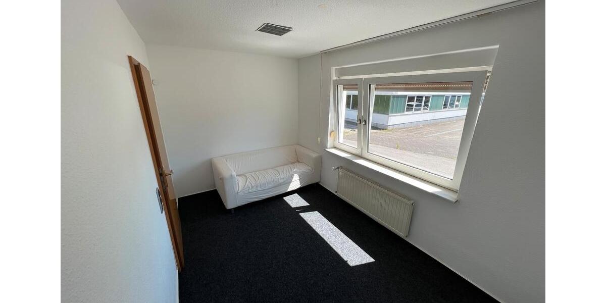 Helle Büroräume 77 m² in Halver, All-Inklusive, 4 Stellplätzen zimmer