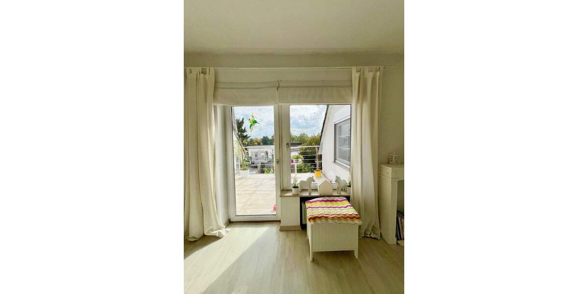 Lichtdurchflutete Wohnung mit viel Platz (zus. im DG) und Sonnenloggien 4 zimmer