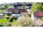 Besondere Gelegenheit! “ALTE SCHULE“ mit 2 Wohneinheiten & Nebengebäude, Stellplätzen, Garage, Garten über 500m² Nutzfläche