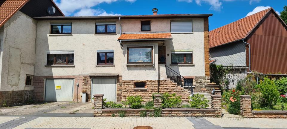 Einfamilienhaus Frankenberg (Eder) - 6 Zimmer, 190 m&sup2;, 90.000&euro; | Angebot:26802983