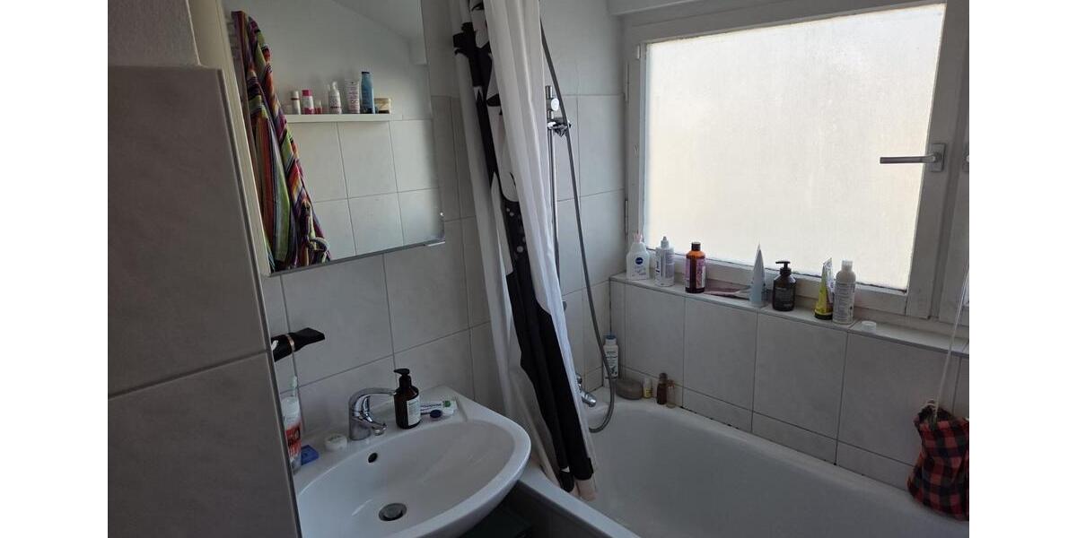 Dachgeschoßwohnung Stuttgart Degerloch - 3 Zimmer, 65 m&sup2;, 810&euro; | Angebot:24979832