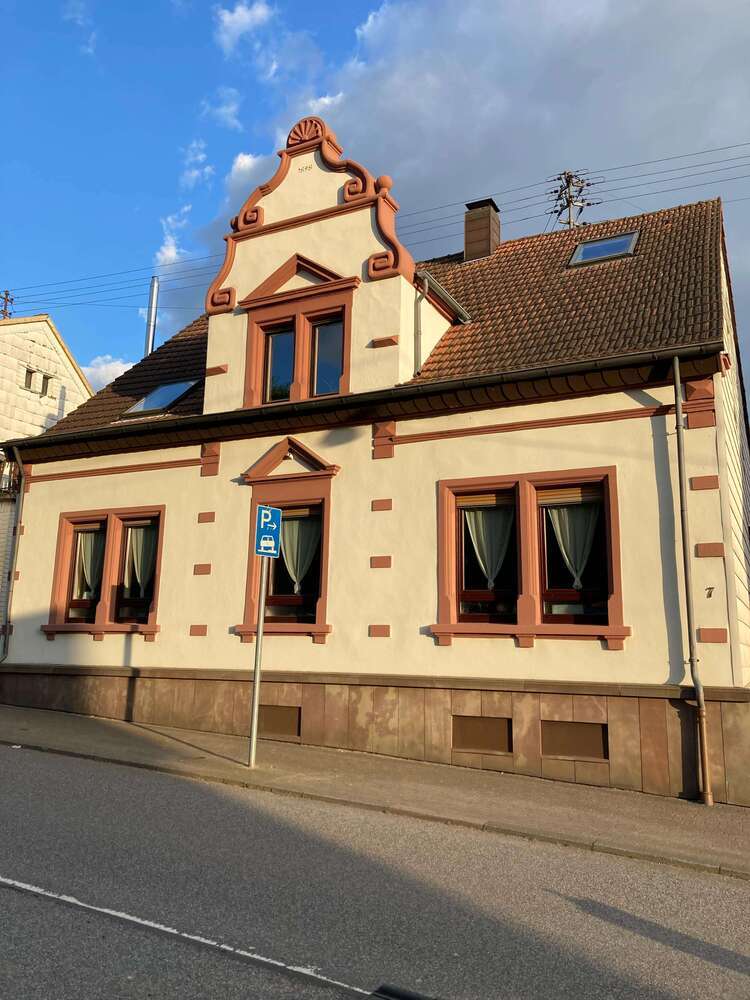Haus zum Kaufen in Friedrichsthal 298.000 € 260 m²