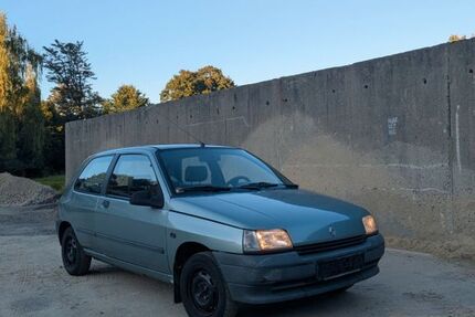 Renault Clio 93.599 km 1.450 € Kamenz 01917