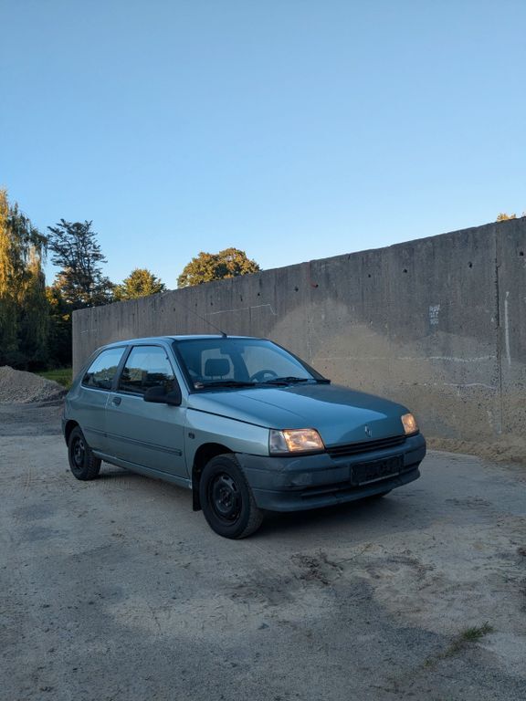 Renault Clio 93.599 km 1.450 € Kamenz 01917