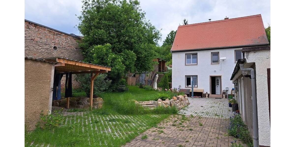 Einfamiliehaus mit Garten in Hanglage 3 zimmer