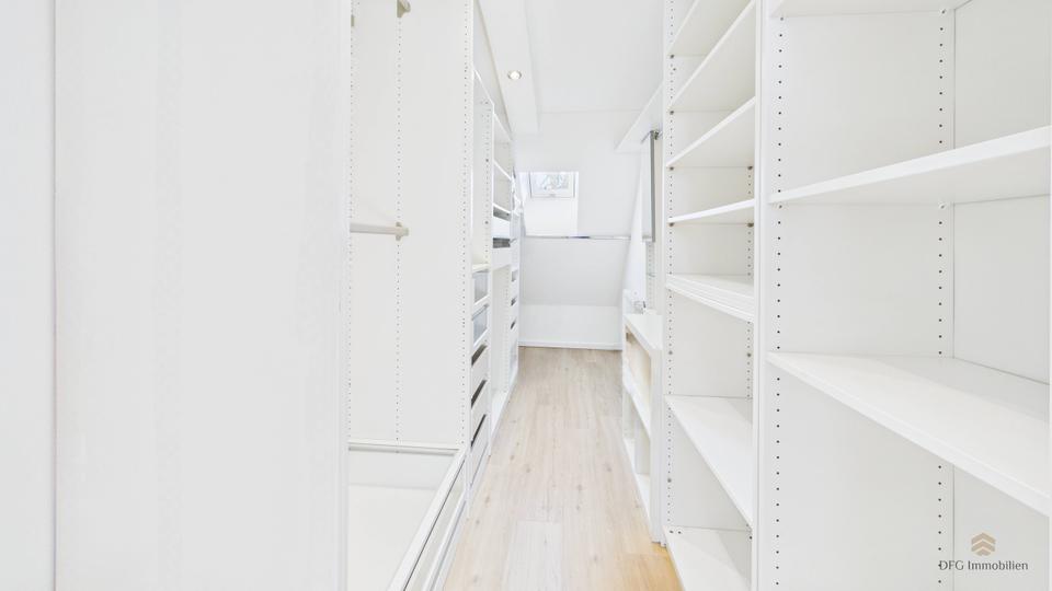 Dachgeschoßwohnung München Berg am Laim - 4 Zimmer, 107 m&sup2;, 2.950&euro; | Angebot:25960440