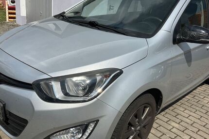 Hyundai i20 211.000 km 2.690 &euro; Roth 91154