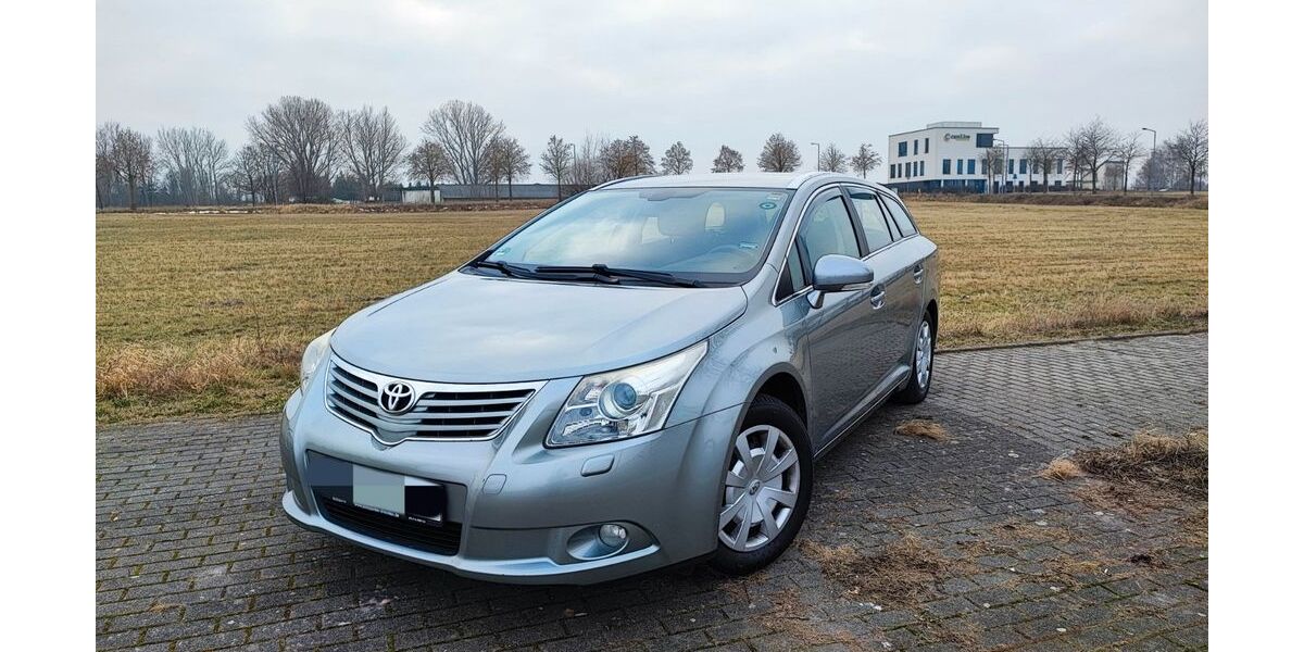 Toyota Avensis 121.999 km 10.199 &euro; Dresden 01109