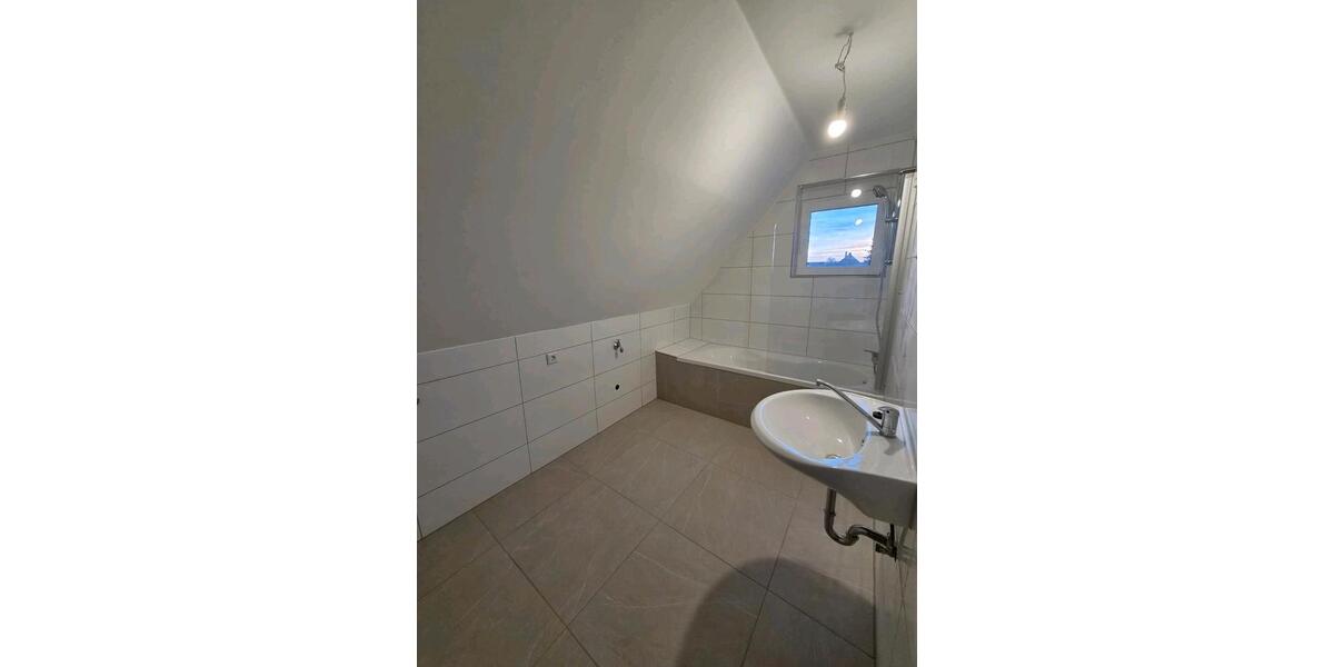 Dachgeschoßwohnung Aerzen - 3 Zimmer, 88 m&sup2;, 599&euro; | Angebot:26248077