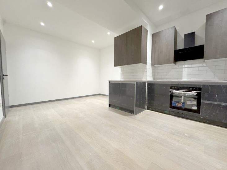 Etagenwohnung Oberhausen Altstadt-Süd - 2 Zimmer, 127 m&sup2;, 1.250&euro; | Angebot:25748233