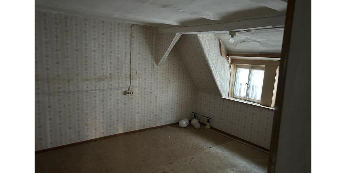 Einfamilienhaus Boxberg - 8 Zimmer, 182 m&sup2;, 89.000&euro; | Angebot:25612391