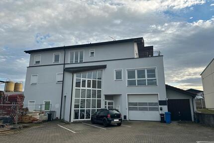 HELLE BÜROFLÄCHE (MÖBLIERT)