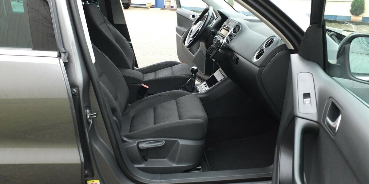 VW Tiguan TEAM orig.ATM ca 52 tkm XENON AHK PARKPILOT 112.432 km 10.398 &euro; Köln 50858