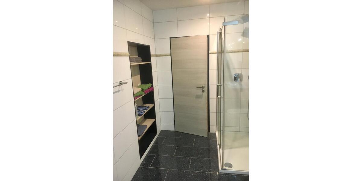 Dachgeschoßwohnung Helsa - 4 Zimmer, 150 m&sup2;, 250.000&euro; | Angebot:24832320