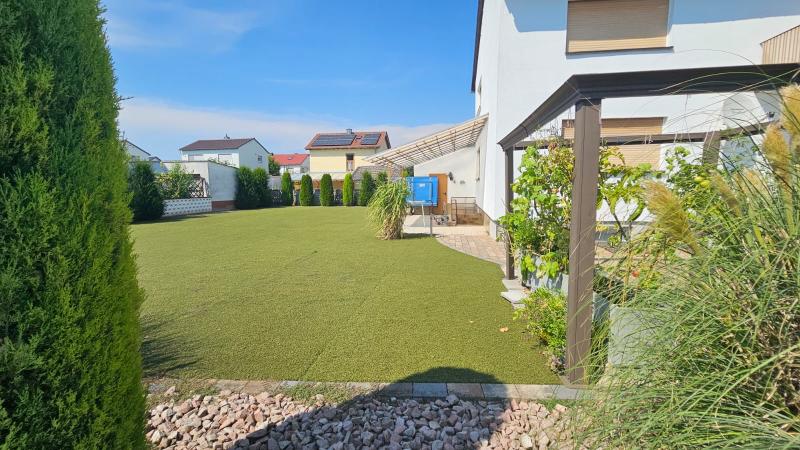 ObjNr:19542 - Sehr schönes, freistehendes 2-Fam. Haus in ruhiger Lage in Osthofen 7 zimmer