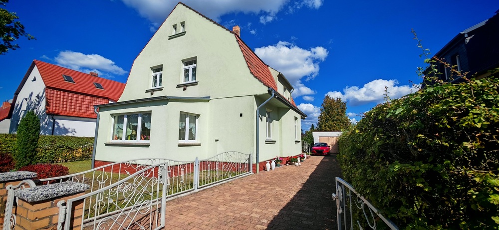 Großzügiges Zweifamilienhaus mit 7 Zimmern, großem Grundstück und viel Privatsphäre in Angermünde - Mehrfamilienhaus, Wohnhaus Angermünde | Angebot:23507973
