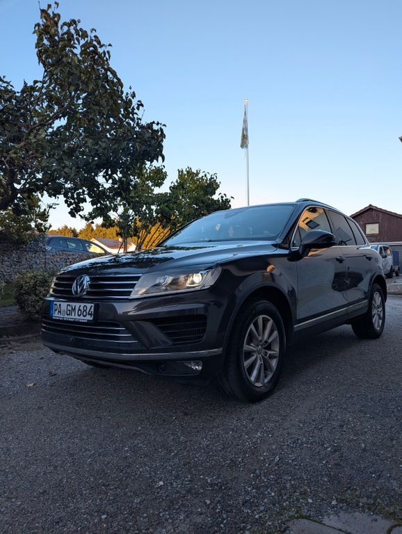 VW Touareg 156.000 km 21.400 € Windorf 94575